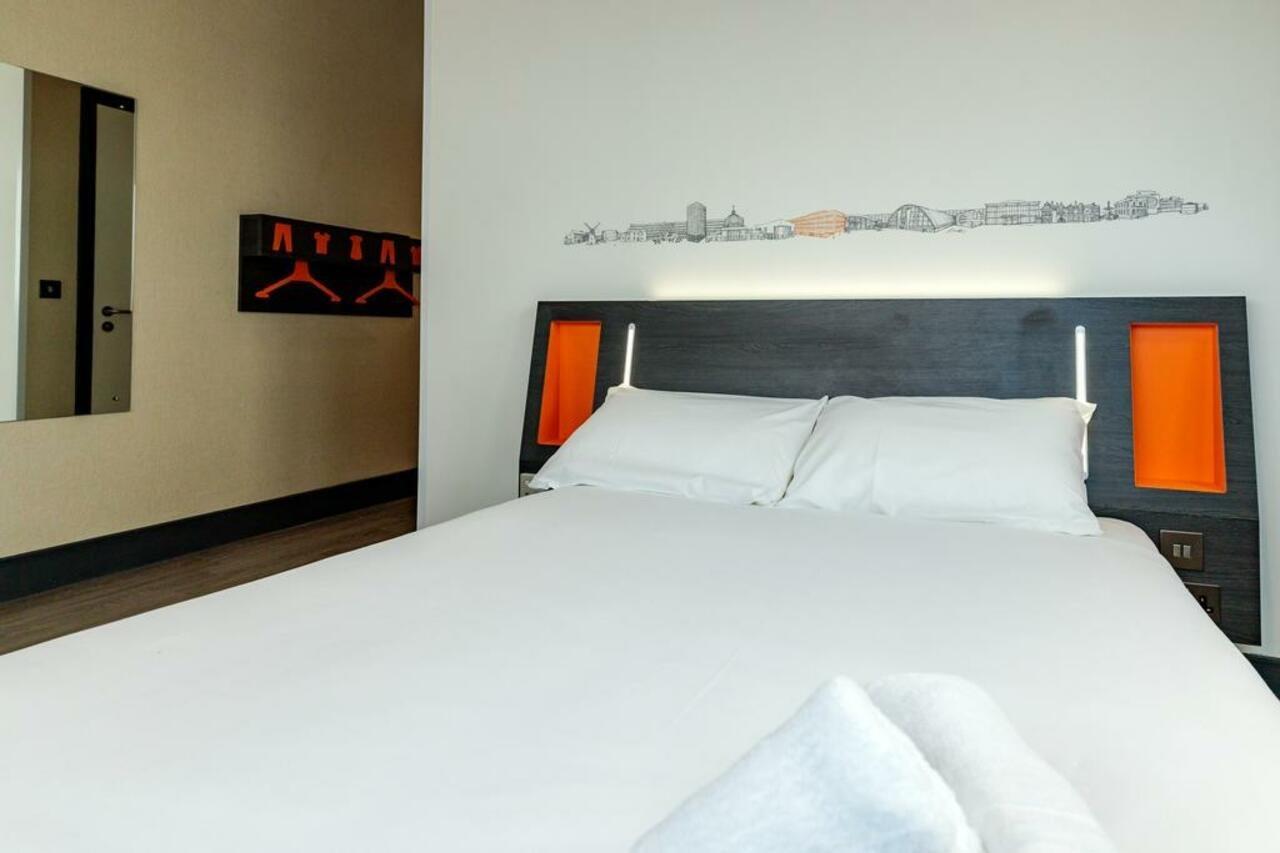 Easyhotel Milton Keynes Eksteriør bilde