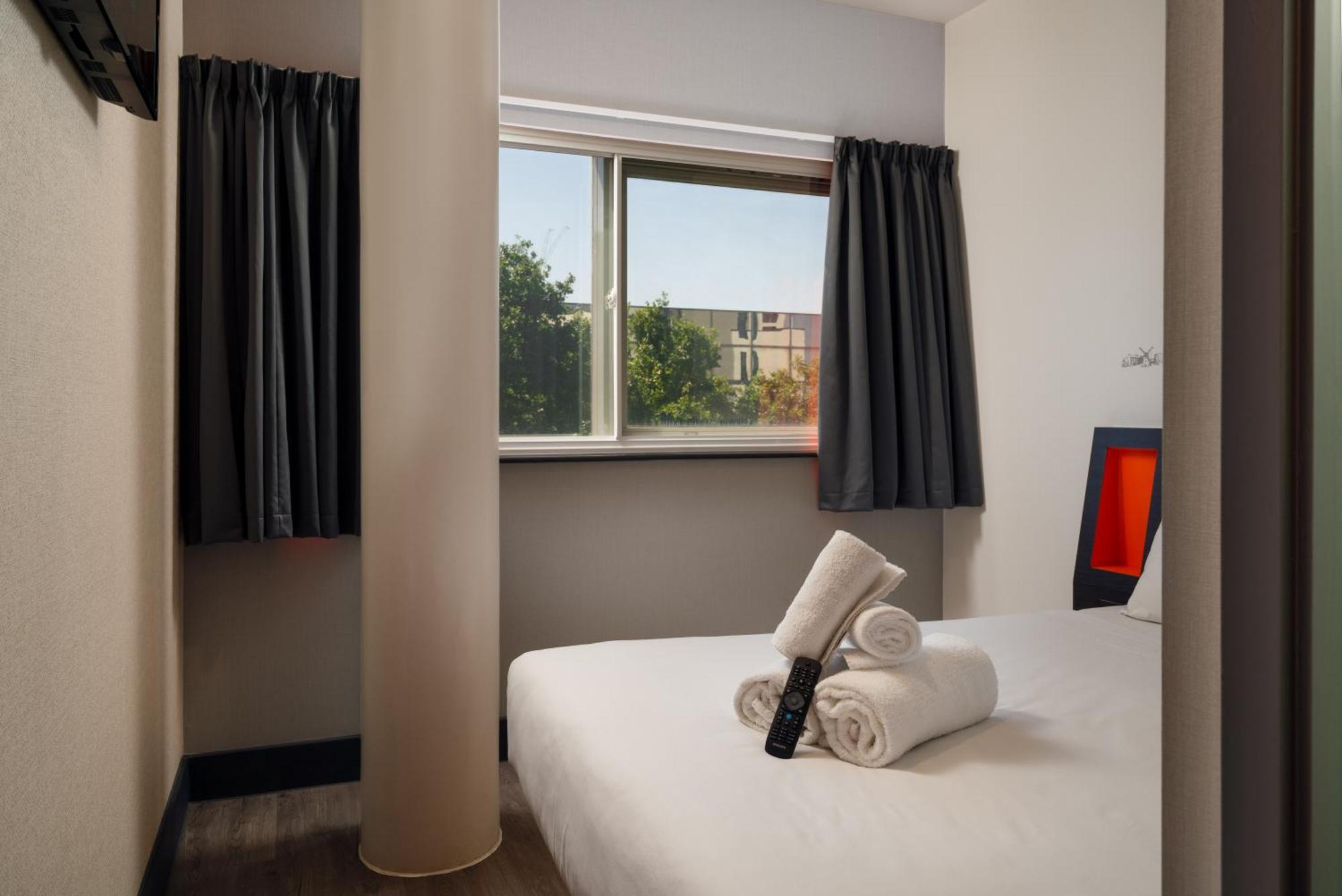Easyhotel Milton Keynes Eksteriør bilde
