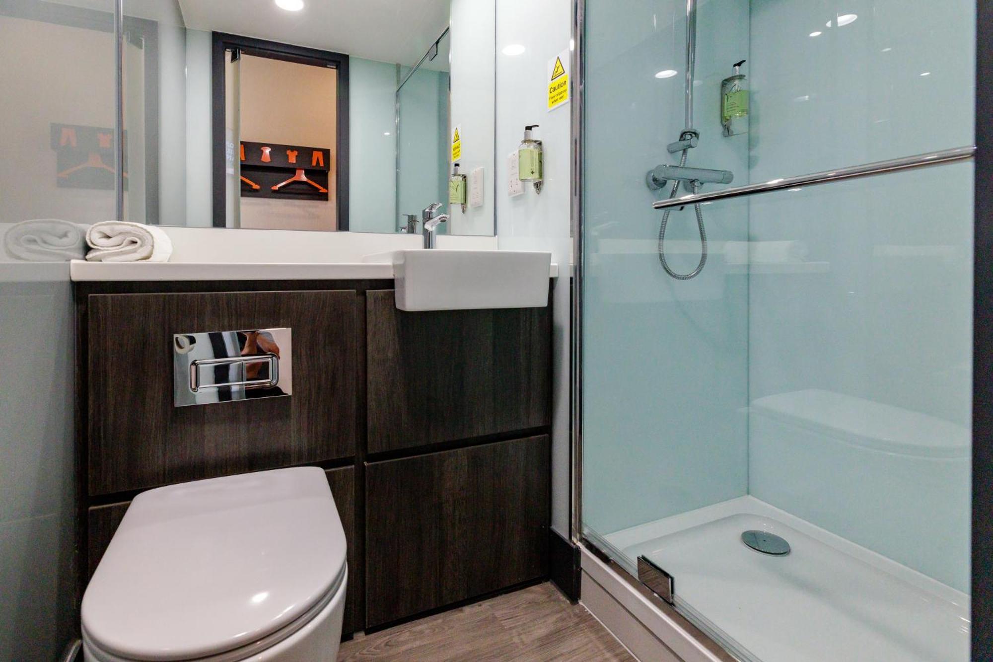 Easyhotel Milton Keynes Eksteriør bilde