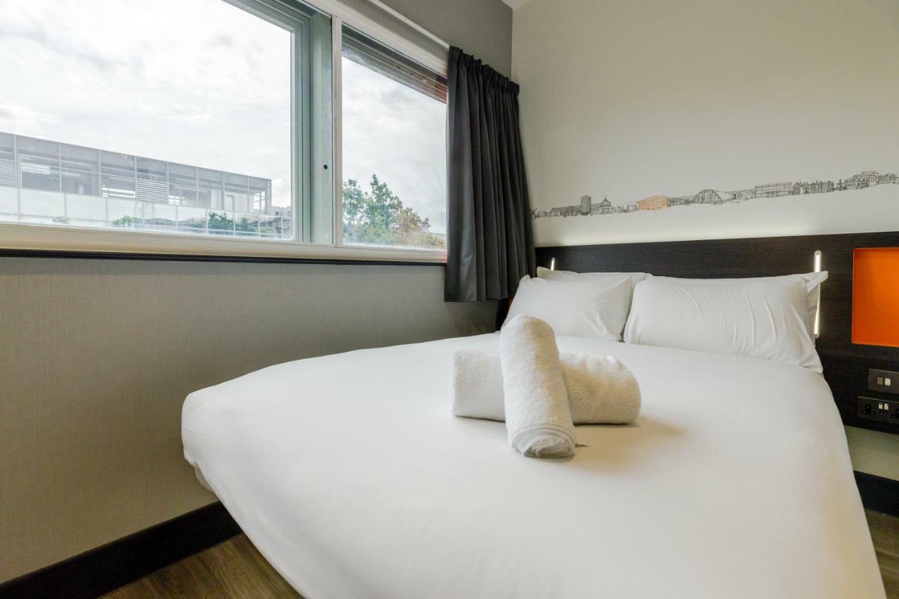 Easyhotel Milton Keynes Eksteriør bilde